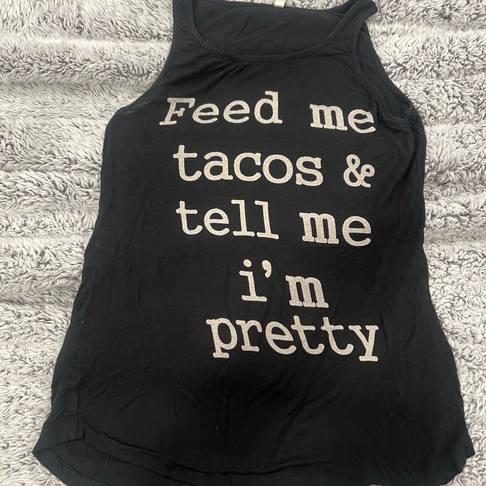 Fitted Black Sleeveless Tank Top with Graphic Print